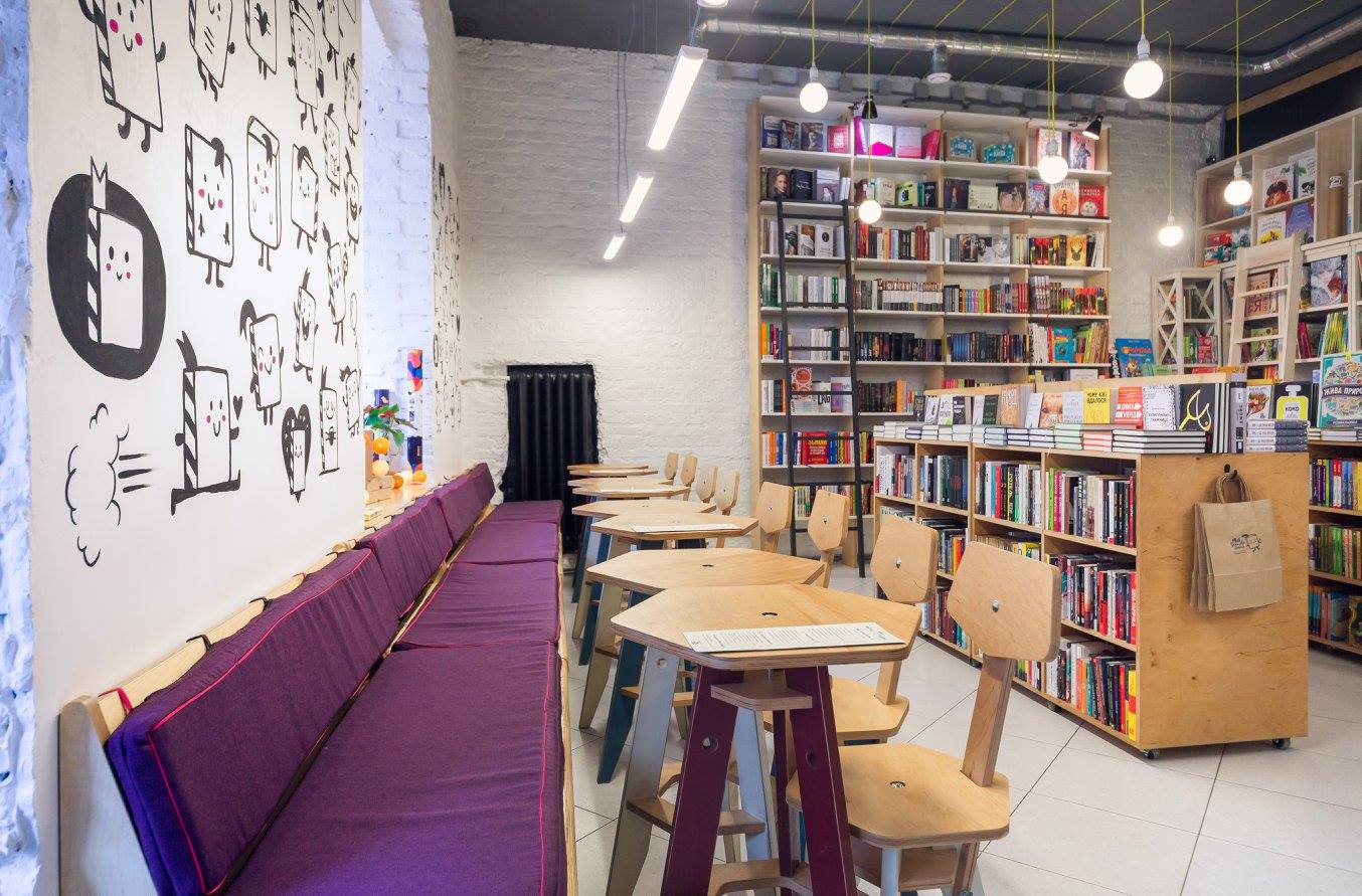 Книжковий магазин і кав'ярня «Моя книжкова полиця»