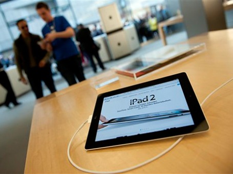 Російські торгові мережі почали офіційно продавати планшети Apple iPad 2
