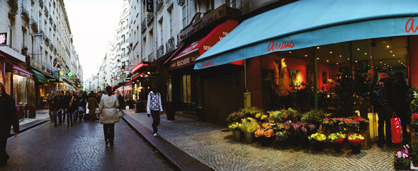 Зовсім недавно вони відкрили ще один магазинчик, в якому нових речей немає зовсім, називається він Happy Market і знаходиться неподалік, на перетині rue de Turbigo і rue Française