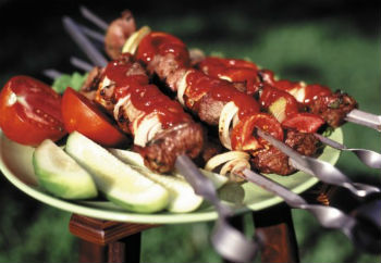 Шашлик - одне з найпопулярніших і поширених в світі страв з м'яса дрібної нарізки (традиційно - з баранини), що, як правило, маринується перед обсмажуванням на вугіллі