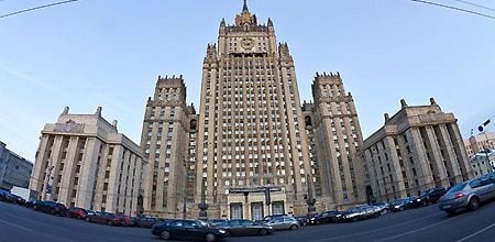 У повідомленні говориться, що підписавши закон президент Петро Порошенко розв'язав руки партії війни і підписав вирок Мінським домовленостями