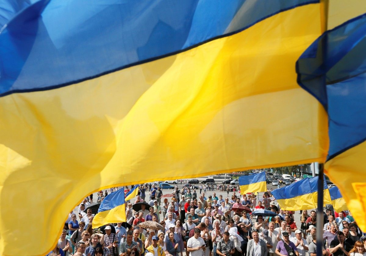 8,9% українців вважають, що Україна повинна йти у напрямку вступу до Митного союзу, а 37,8% не підтримують вступ до НАТО
