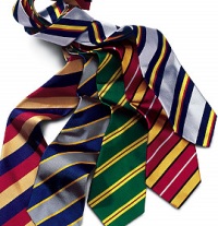 Правило друге: краватки з малюнком надягають до однотонних сорочок, а гладкі, однотонні краватки, навпаки, до сорочок в смужку чи клітинку