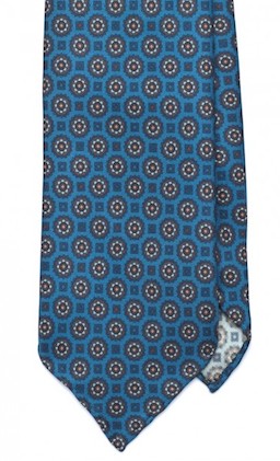 Є моделі self-tipped (самоармірованіе - підкладка з тієї ж тканини, що і основна частина краватки), а також untipped, причому   handrolled   (Тобто кінчики підшиті вручну)
