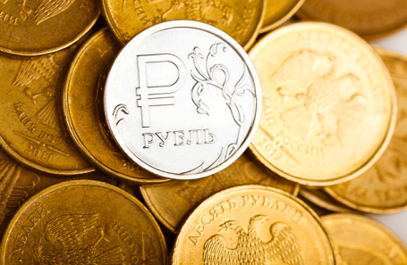 ЦБ 24 серпня підвищив офіційний курс російської валюти до долара на 73 копійки