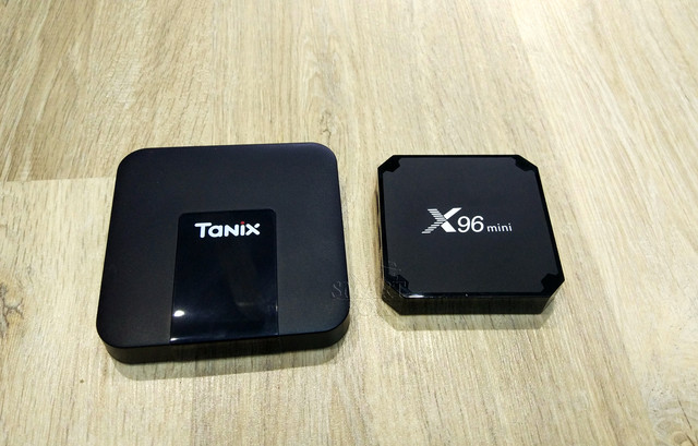 Всіх раді вітати на нашому свіжому огляді двох тв приставок на Андроїд Tanix TX 3 mini і X 96 Mini на процесорі Amlogic S905w, де пройдемося по комплектації двох пристроїв, оцінимо роздрібну упаковку, подивимося, що йде в комплекті з приставками, побачимо відмінності в роботі і інтерфейсі і зробимо цілком чіткий і конкретний висновок: яку з них варто купити, а від покупки який краще утриматися