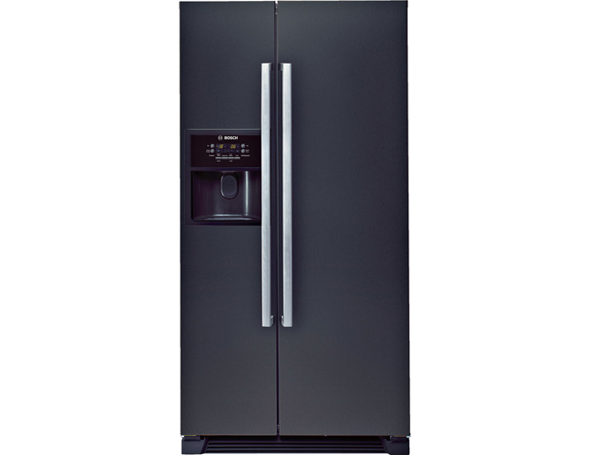 Найчастіше за одними дверима ховається холодильне відділення, другу половину повністю займає морозильник, але бувають і інші варіації - тоді дверей три або чотири