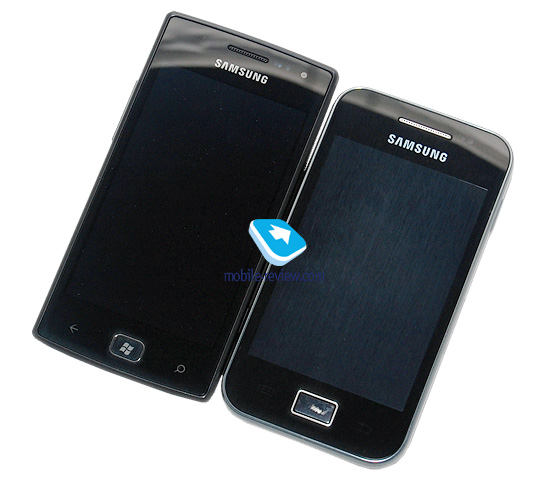 Samsung Omnia W (ліворуч) і Samsung Ace: