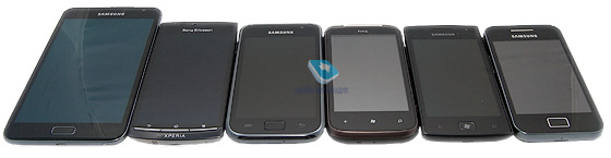 Зовнішній вигляд Samsung Note (зліва), SE Arc S, Samsung i9000, HTC Mozart, Samsung Omnia W, Samsung Ace: