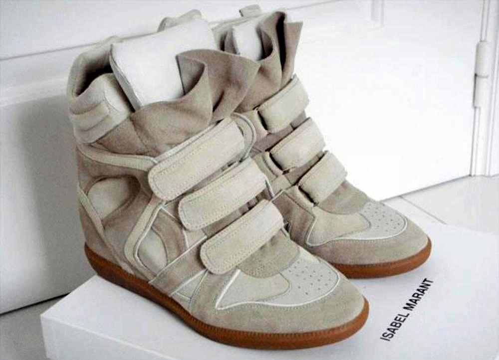 Особливу роль в світі моди зіграли снікерси дизайнера Isabel Marant - кросівки на платформі, з об'ємним стирчить язичком і трьома застібками на липучках